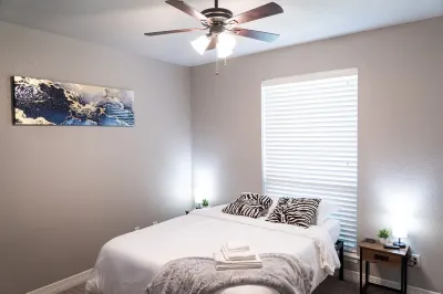3BR/2BA Home w/ Jacuzzi and Kids Playground Hotels near DSW Designer Shoe Warehouse