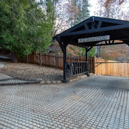 Mountain mod cabin w/ EV charging - Fernwood