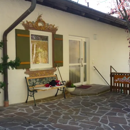 Nice, lovingly completely renovated apartment right below the Karwendel.