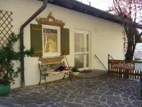 Nice, lovingly completely renovated apartment right below the Karwendel. Hotel a Mittenwald