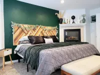 AC & GAME ROOM! Pondy Hills Flagstaff Getaway Hotels near Flagstaff Pulliam Airport