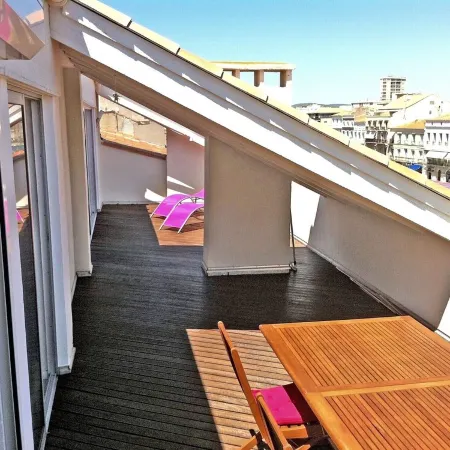Unique!! unusual! Charming apartment with large garden 10 m from the Royal Canal