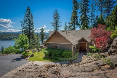 Luxury Oasis w Panoramic Lake Views, Lg Deck & Spa