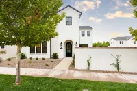 Black Ridge Villa near Sand Hollow & Zions. Sleeps 32. Private pool & hot tub.