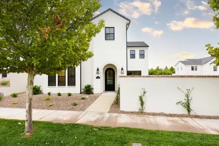 Black Ridge Villa near Sand Hollow & Zions. Sleeps 32. Private pool & hot tub.