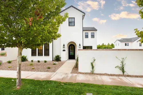 Black Ridge Villa near Sand Hollow & Zions. Sleeps 32. Private pool & hot tub.