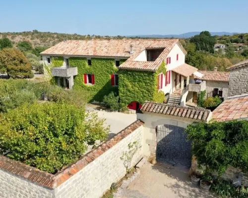 Gîte l'Escoussou 120m², 4 Bedrooms, Nature, Charm, Heated Pool, South Ardèche Hotels in Joyeuse