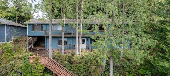 Stunning views, Strong Wi-fi, and Private Beach! Hotels in Mason County