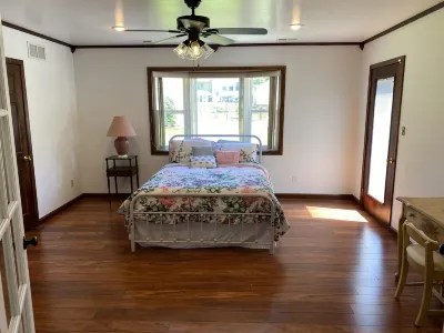 Dewey Cottage - Central to All of SEMO Adventures