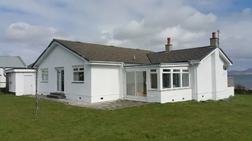 Beautiful 10 person modern bungalow in Bruichladdich with stunning views Hotels in Islay