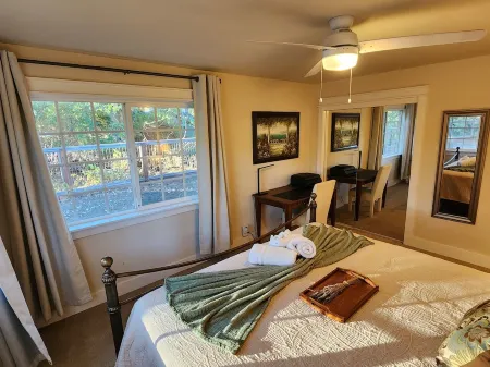 Sonoma Creek Retreat in Kenwood (31+days)- with Pool & Spa