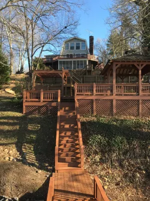 Perfect Fishermen’s Retreat on the Tennessee River or a Relaxing Family Getaway.