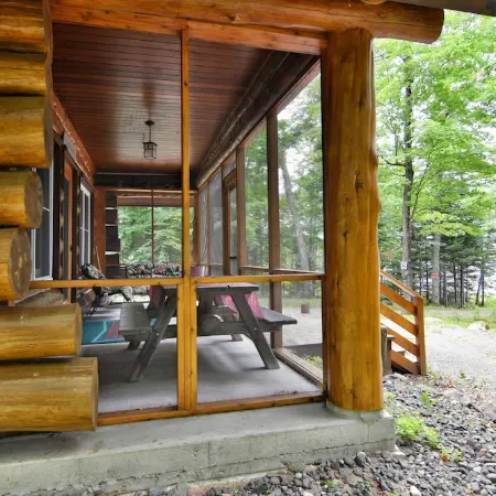 Cozy Lakefront Cabin, Dock + Trails : Trails Lodge