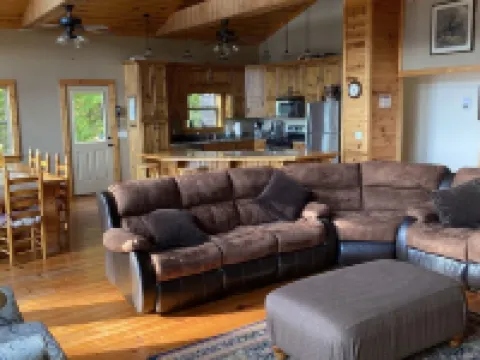 Cabin with beautiful mountain and valley views Hotels in Sequatchie County