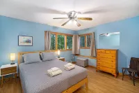 Glen Arbor Getaway • Brand New Air Conditioning! • Dog Friendly!
