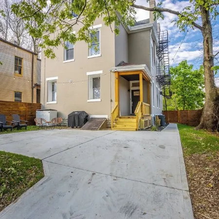 New-5BR Downtown Sleeps 15 - Game Room - Parking