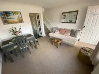 Poole, Holes Bay Harbour Nature Reserve - 'Right' next to the water :-) Sleeps 3 普爾住宿飯店