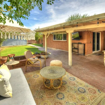 Stay Here, Feel at Home: Your Perfect UofA Adjacent Pet-Friendly Retreat