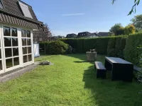 Spacious holiday home, close to the beach, WiFi, pets welcome, quiet residential area