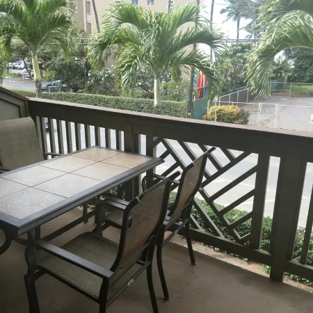 Ocean View Studio Steps to Beach - Pool, Spa & Pickleball - Free parking & Wi-Fi