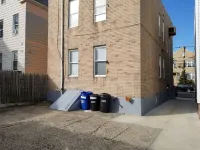 Apt with utilities, wifi, a compact parking space, & on-site laundry near NYC! Отели рядом с достопримечательностью «Bayonne Park»