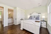 LAKEVIEW GETAWAY adjacent to Floating Mill Park