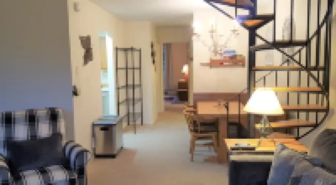 Ski-on/Off, Slope Views, Mountainside Top Floor, Vaulted Ceilings, Gas Fireplace