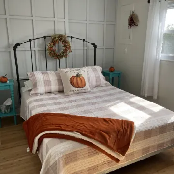 Cozy & pretty beach-block, 2-BR condo: short walk to ocean, restaurants & shops!