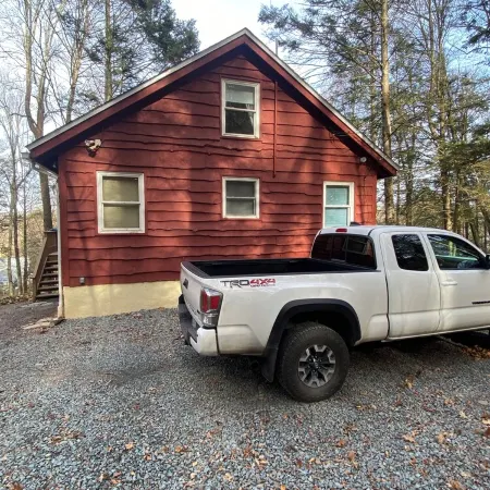Charming 3-bedroom house with private dock on Lake Wallenpaupack!