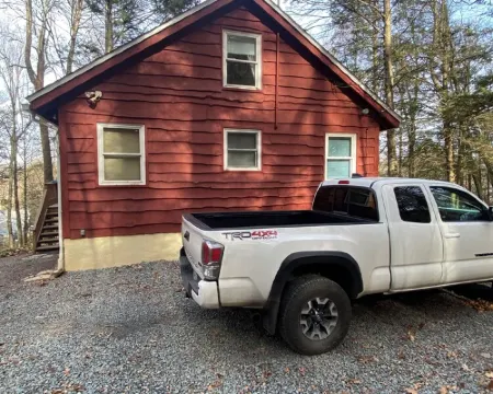 Charming 3-bedroom house with private dock on Lake Wallenpaupack! 帕爾邁拉酒店