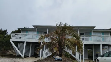 Prime Location 2nd row!!! Beautiful beach views from the deck!!