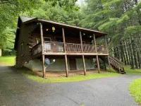 Relax @ Mt. Melody Log Cabin. Brand New Hot Tub and Masterbath. by Trout Stream