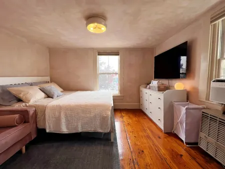 Seaside Getaway Cottage w Deck, Parking, Ocean View, Shops