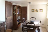 Delightful ground floor apartment in villa, in Cassis, accommodation 4 people