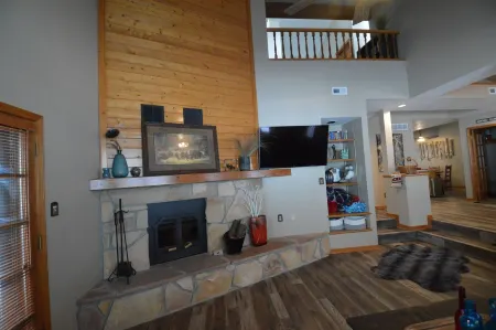 Golf Course and Mountain View - Minutes from the Resort