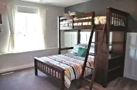 2 Bed/1 Bath daylight basement apartment-perfect for families!
