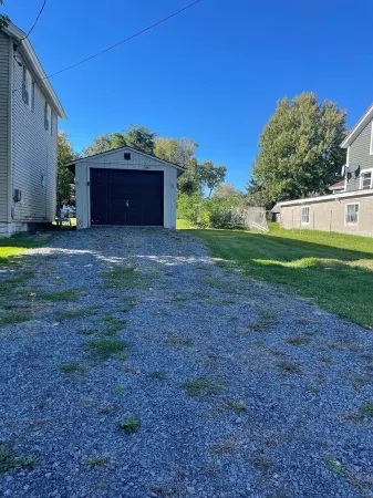 Modern Home Walking Distance to Boat Launch!