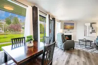 Birch Bay Charming Condo with Hot Tub - 109