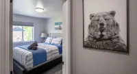 Lone Pine Retreat - 3BR 3BA - With Hot Tub Hotels in Kalispell
