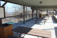Log Cabin  Pool, Wooded, Secluded,Jacuzzi, WiFi, Nature Trails,1 Mile from Sdc