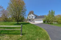 Harbor School House - Private home, great outdoor space, 5 minute walk downtown