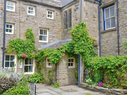 Chapel Cottage - with Log Burner Hotels in Hawes