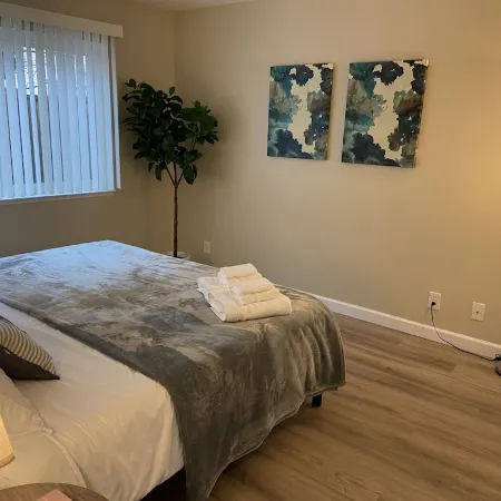 Cozy 1K & 1Q / 1b, 5 minutes walk to downtown