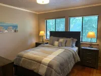 Beautiful Lakefront Views - Top Rated Unit - SAFE quite neighborhood Hôtels à : 