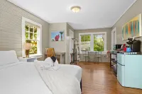 Walking distance to DowntownThe Flamingo”- Dogs Stay Free!