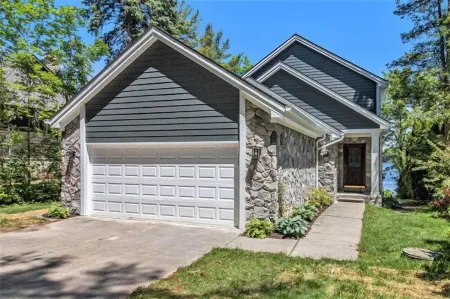 Panoramic view of spectacular all sports lake. 3 bed/3.5 bath