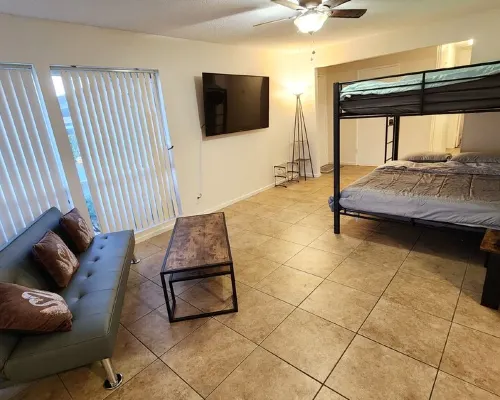 SALE! Peaceful, Clean, 4x Queen Bed, Spacious! Hotels in Hemet
