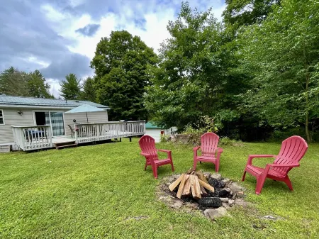 Lake views, comfort/nature @ The Castle Hill