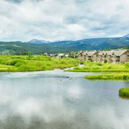 Newly renovated townhome near Town Ctr. Lone Peak views, rec room, new hot tub.