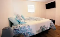 Beach Condo & Pool Relaxing Getaway! Short Stride to Beach, Pet Friendly. Unit 5